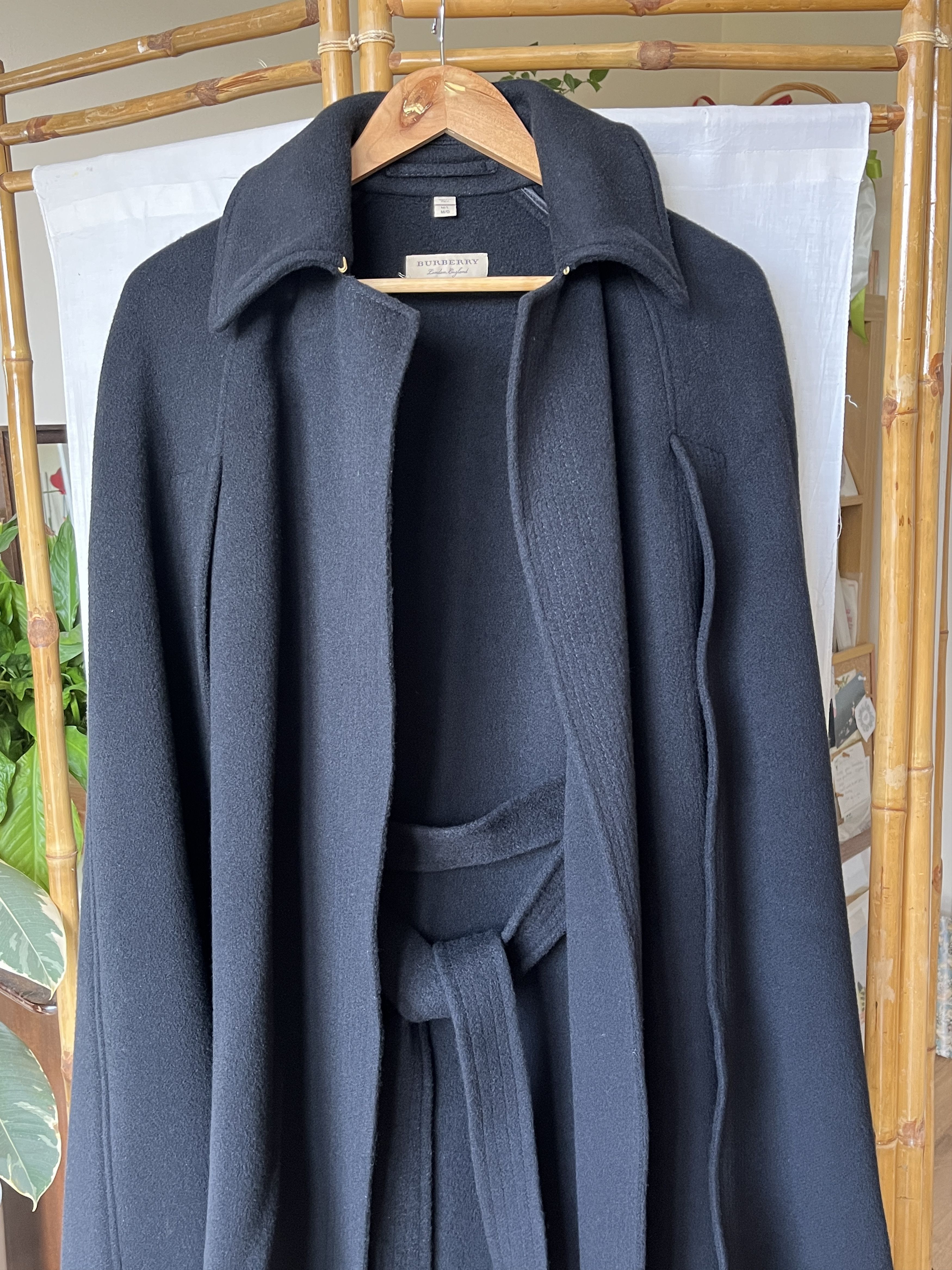 Burberry Burberry Cashmere Cape. Black. Medium. Size M / US 6-8 / IT 42-44 - 6 Thumbnail