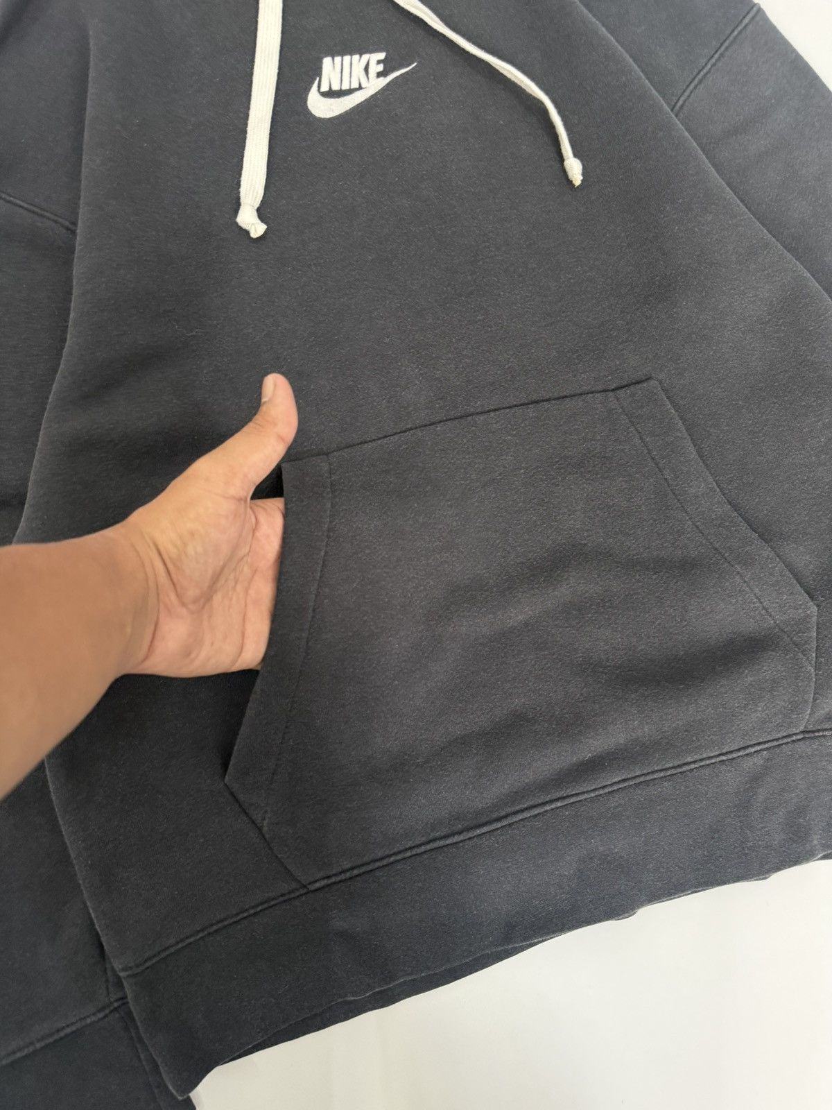 Nike 🔥 Y2K Nike Centre Logo Faded Black Sweat Hoodie - L Size US M / EU 48-50 / 2 - 6 Thumbnail