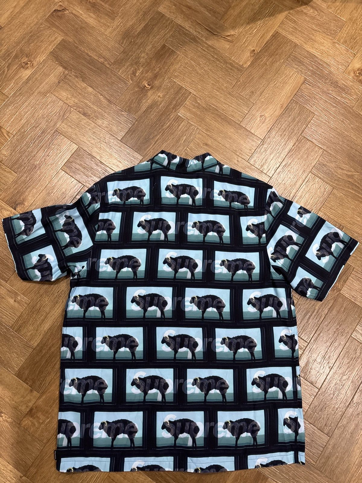 Supreme Supreme x Damien Hirst sheep button up shirt Size US M / EU 48-50 / 2 - 2 Thumbnail