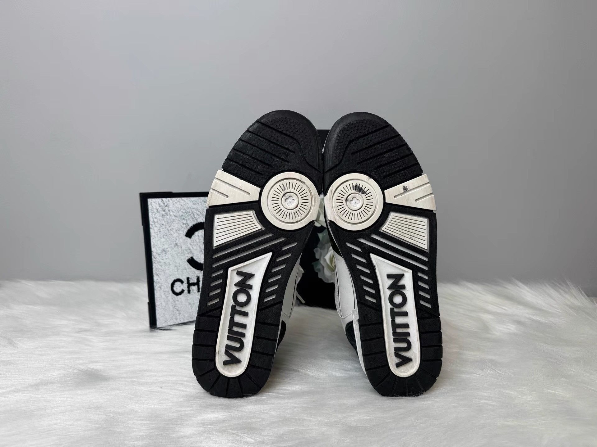 Louis Vuitton Louis Vuitton Trainer Black White Panda Velcro Sneaker K36 Size US 9 / EU 42 - 4 Thumbnail