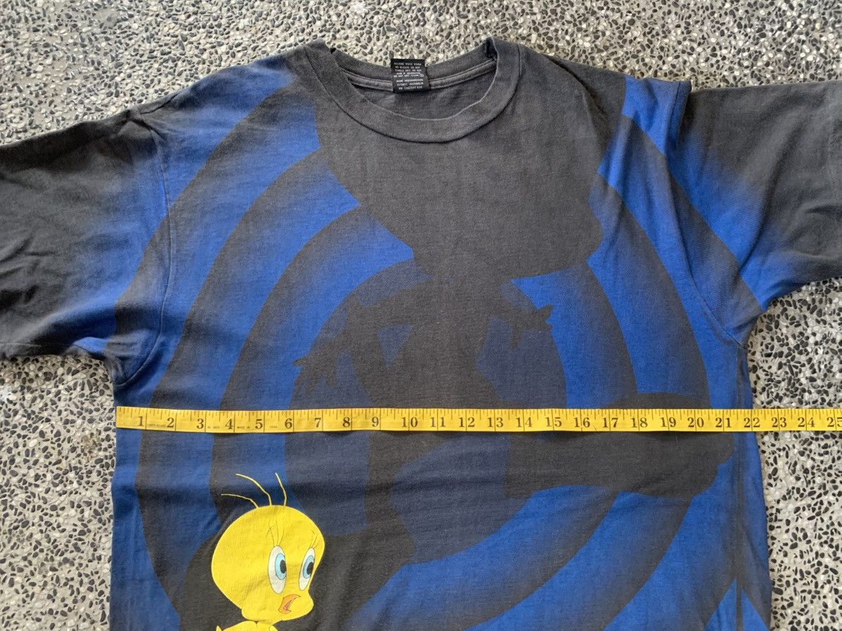 Vintage Vintage 90s Tweety Looney Tunes AOP Bulleyes T Shirt Size US L / EU 52-54 / 3 - 10 Thumbnail