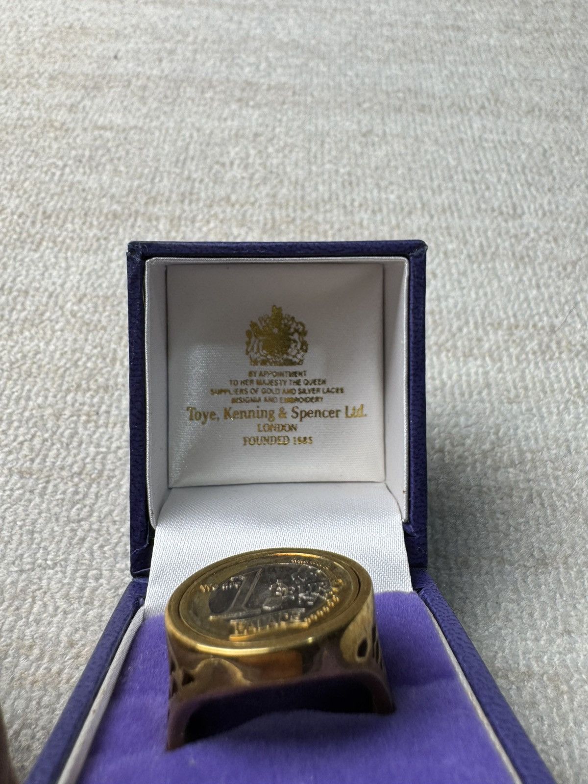 Palace We are 1 sovereign ring Size ONE SIZE - 4 Thumbnail