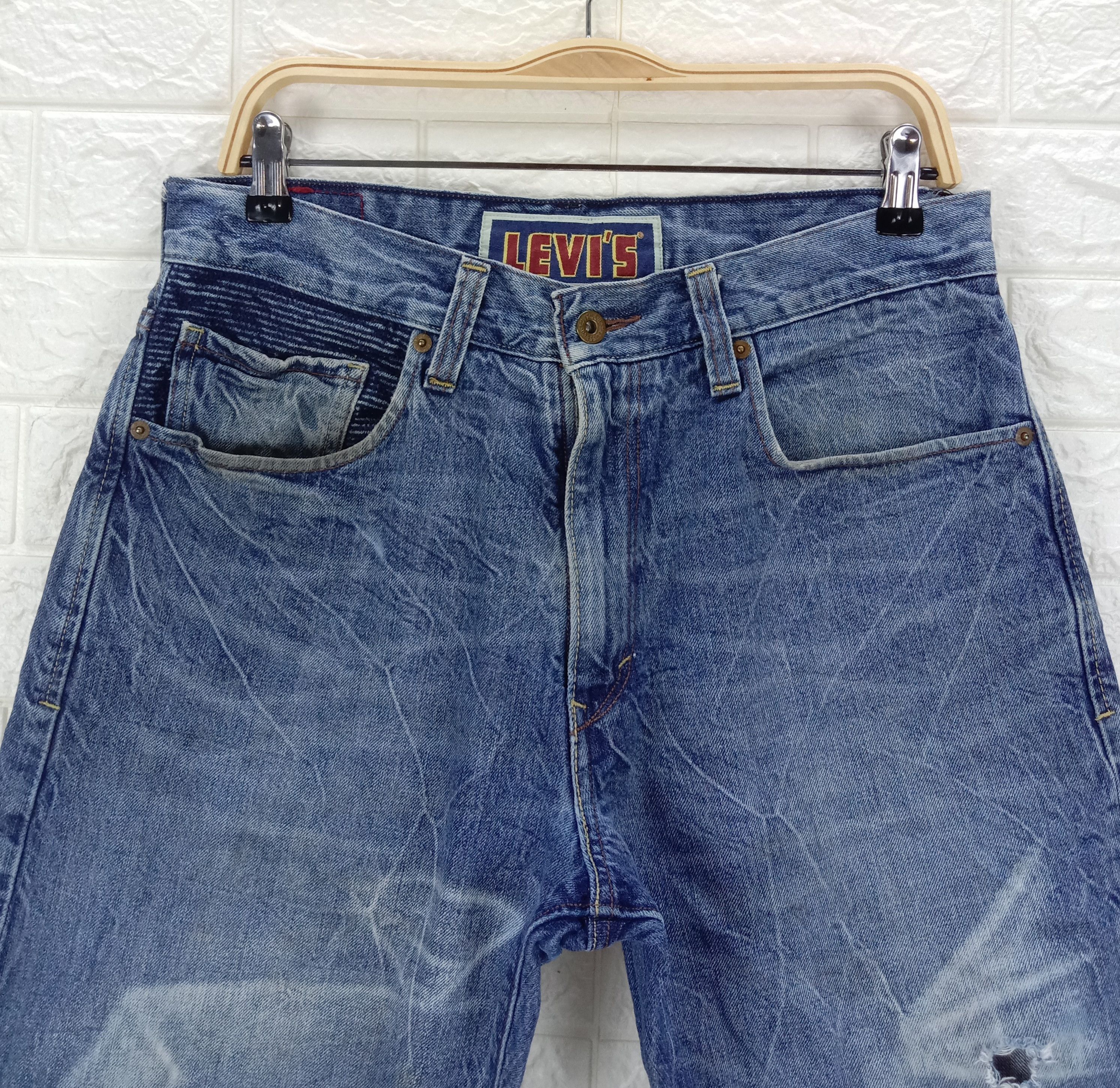 Levi's Vintage Levi's 569 Jeans Blue Wash Distressed Denim Size US 32 / EU 48 - 2 Thumbnail