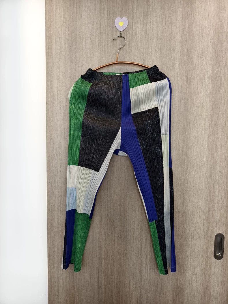 Issey Miyake Issey Miyake size:2 Green, blue, white and black color-blo Size 31" - 1 Thumbnail