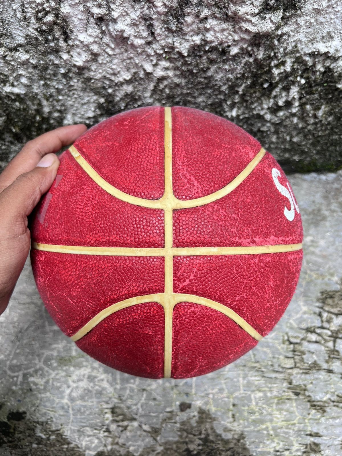 Spalding × Supreme Supreme x Spalding Basketball 1/70 1996 ONE WORLD FAMOUS Size ONE SIZE - 5 Thumbnail