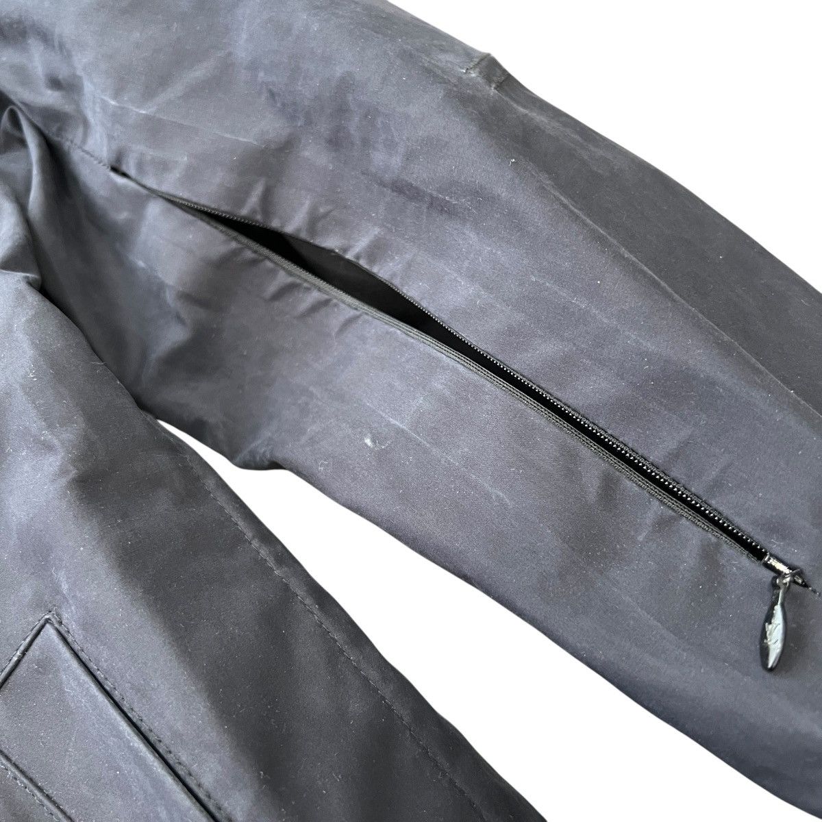 Louis Vuitton Louis Vuitton Virgil Abloh Sample Curved Seam Trench Coat Size US M / EU 48-50 / 2 - 7 Thumbnail