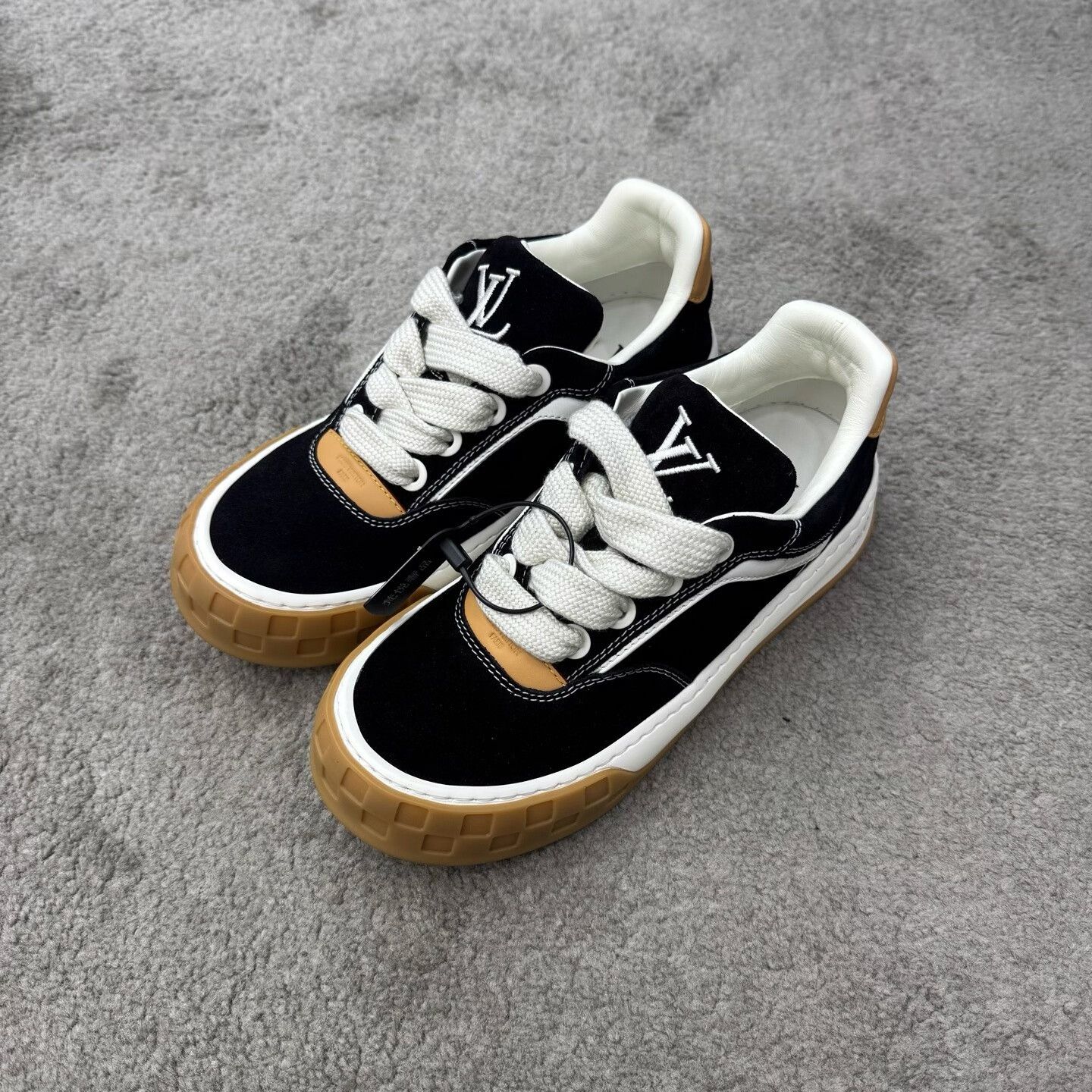 Louis Vuitton Louis Vuitton Suede Round-Toe Lace-Up Sneakers Size US 9 / EU 42 - 1 Thumbnail