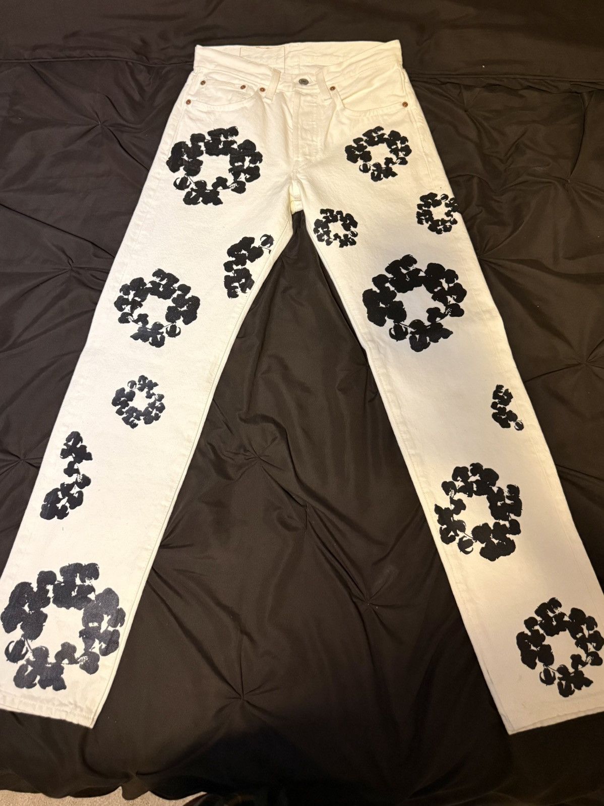 DENIM TEARS Denim Tears x Levi’s Cotton Wreath Jean White Size US 27 - 1 Thumbnail