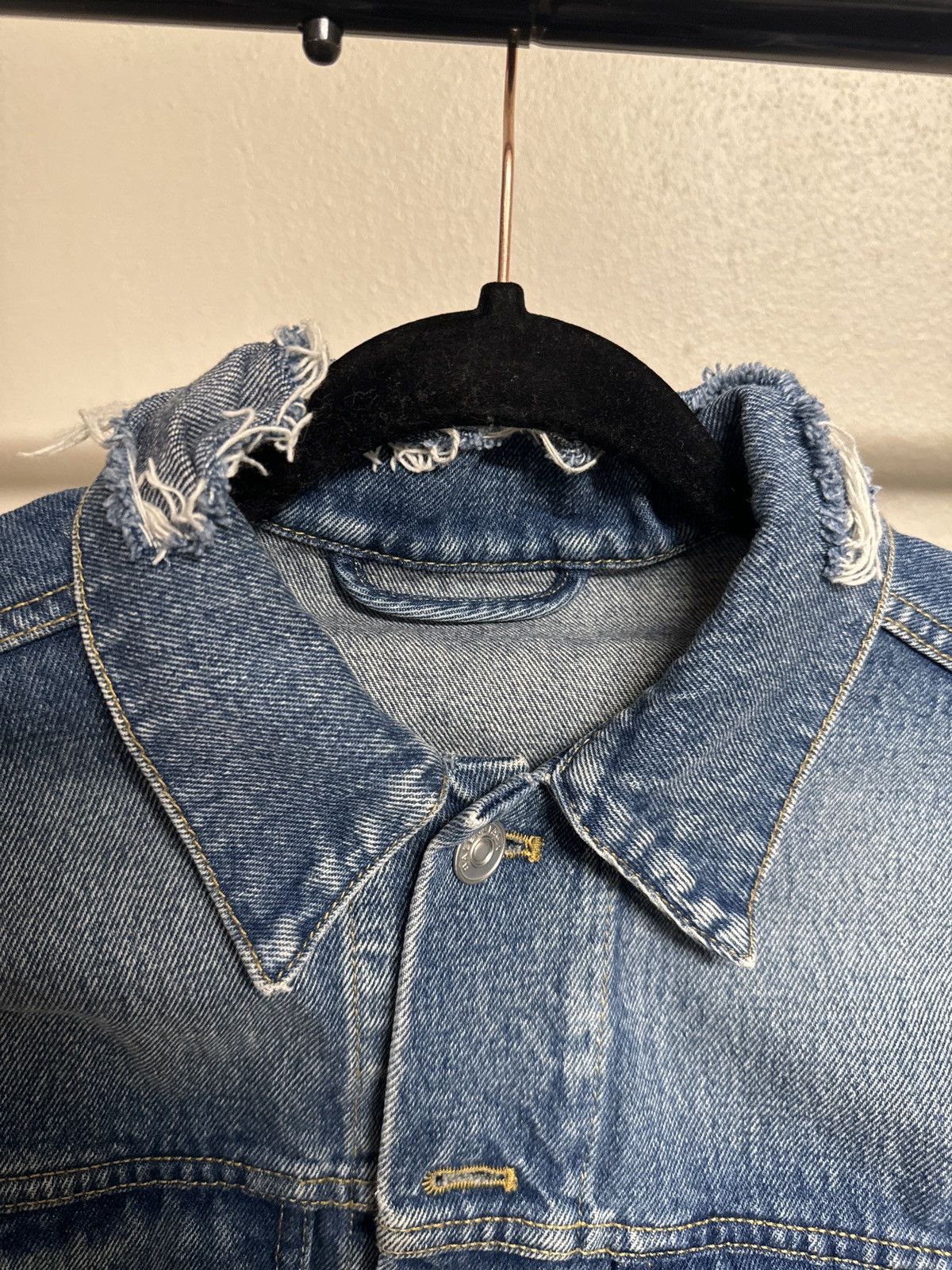 Balenciaga Balenciaga Distressed collar denim jacket Size US S / EU 44-46 / 1 - 5 Thumbnail