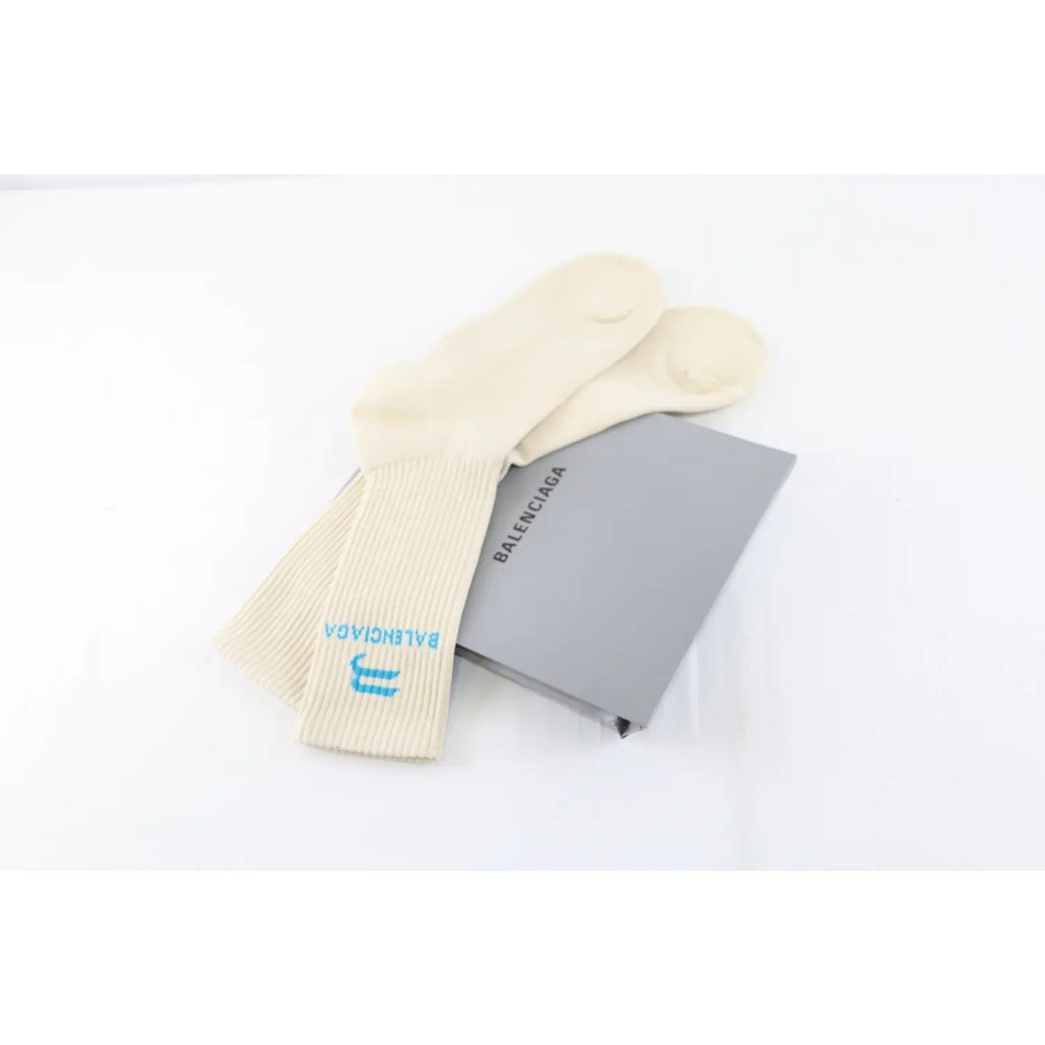 Balenciaga o1rshd1 Q:2 / Size: XL / Logo Socks in Beige Size ONE SIZE - 7 Thumbnail