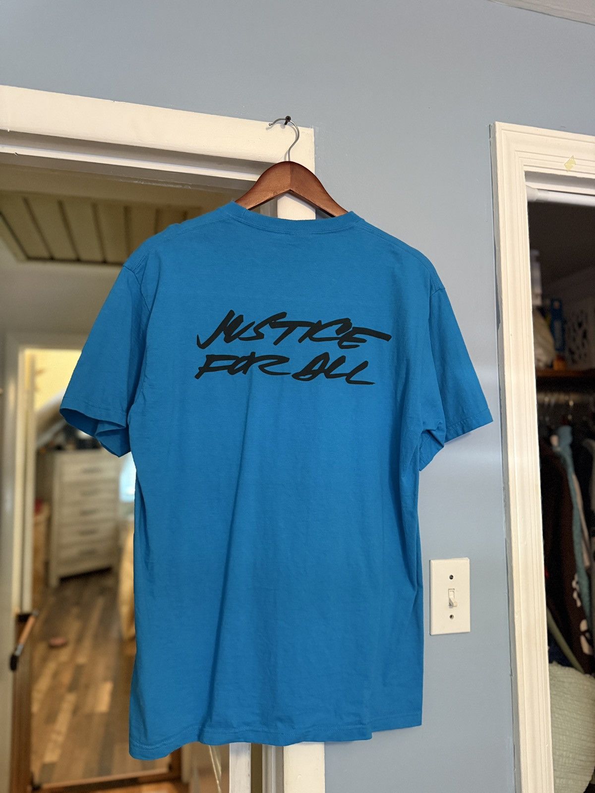 Supreme supreme futura logo tee blue Size US M / EU 48-50 / 2 - 2 Thumbnail