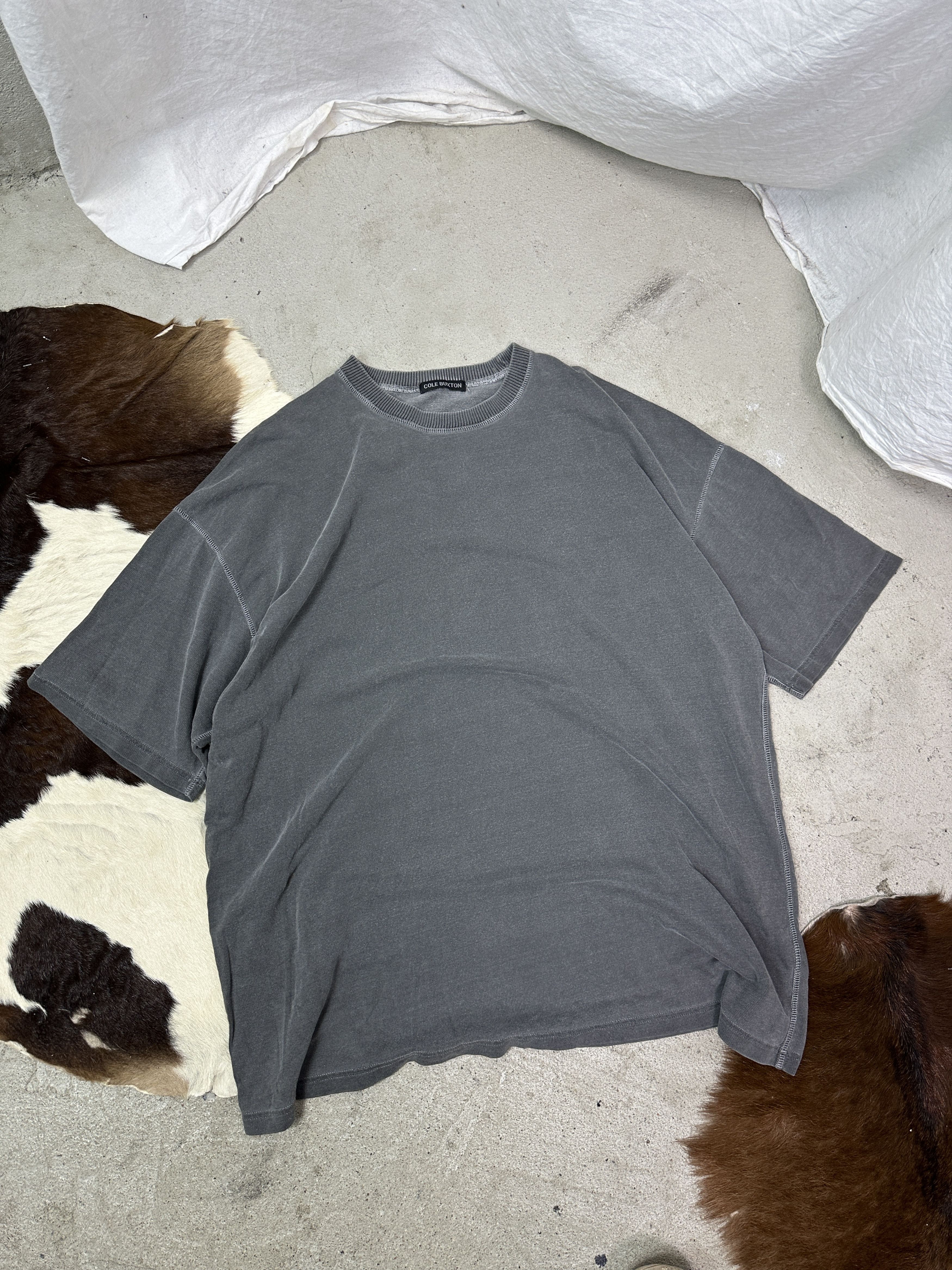 Vintage Vintage Cole Buxton Oversized Stone Washed T-shirt Y2K Size US XXL / EU 58 / 5 - 1 Thumbnail
