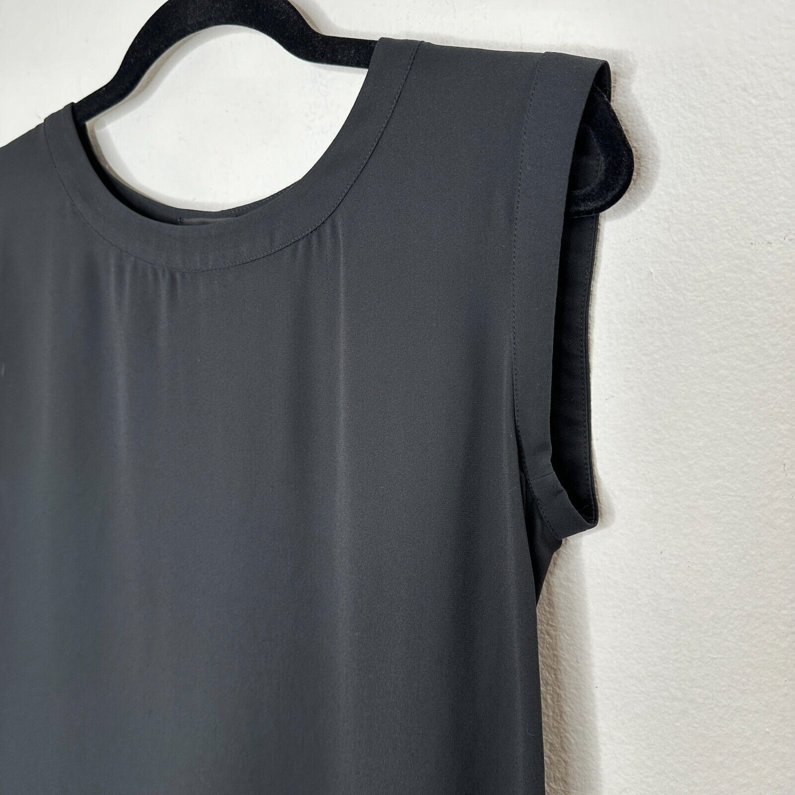 J.Crew J. Crew Black Sleeveless Banded Neck and Sleeve Slit Blouse Size XS / US 0-2 / IT 36-38 - 3 Thumbnail