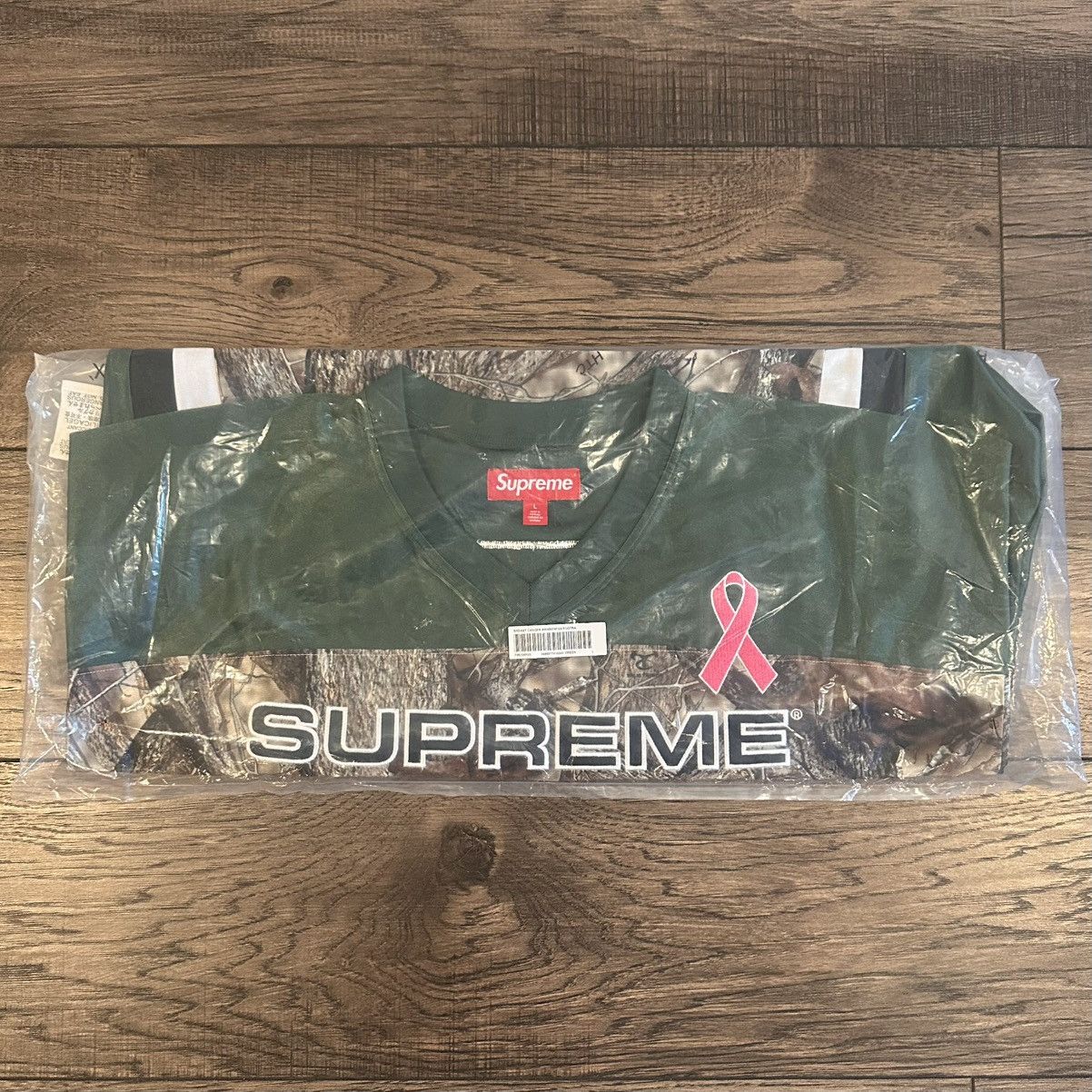 Supreme Supreme Football Breast Cancer Jersey Green Size Large New Size US L / EU 52-54 / 3 - 3 Thumbnail