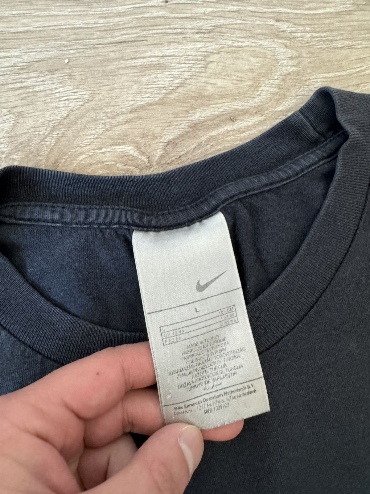 Nike × Vintage Vintage Y2K Nike Big Logo Faded T Shirt Size US L / EU 52-54 / 3 - 4 Thumbnail