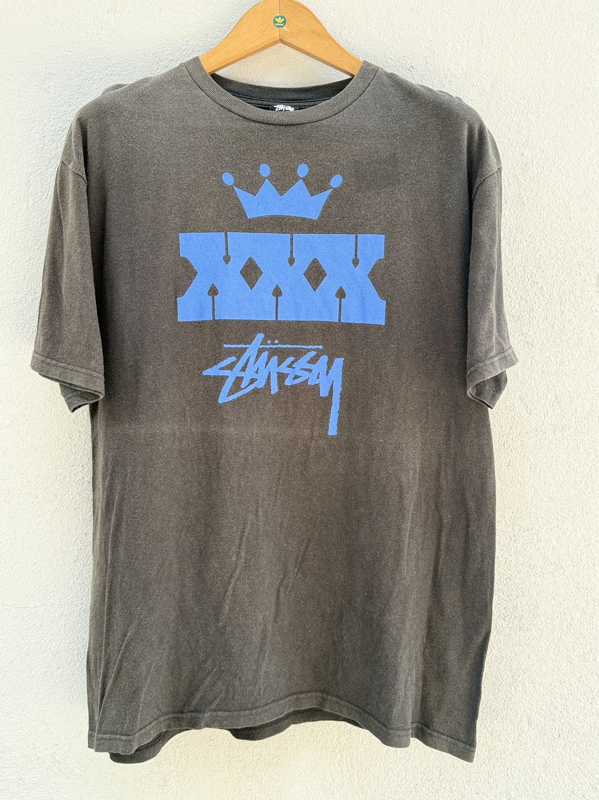 Stussy Thrashed Vintage Stussy Standing From For 30 Years Skate Tee Size US L / EU 52-54 / 3 - 1 Thumbnail