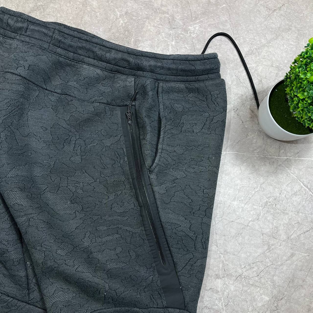 Nike Nike Sportwear Tech Fleece Joggers Pants Mens Size M Size US 33 - 7 Thumbnail