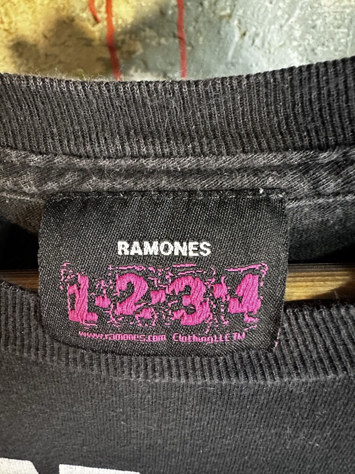 Vintage Vintage RAMONES Licensed Band Tshirt Size US S / EU 44-46 / 1 - 6 Thumbnail