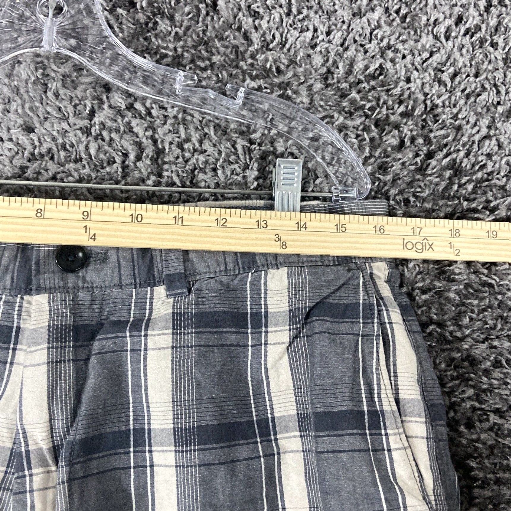 Banana Republic Banana Republic Gray Plaid Shorts Men’s 32, Chino, Regular, Men, Gray Plaid Shorts, Banana Republic Men 32 Size US 32 / EU 48 - 6 Thumbnail