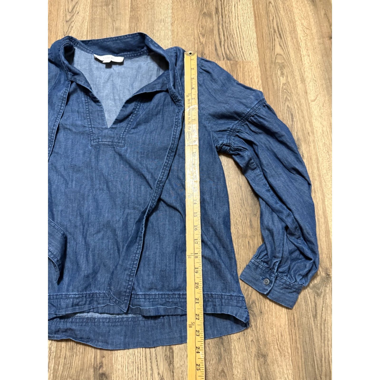 Loft VINTAGE? No. (But not vintage) Loft Shirt Women L Blue Long Sleeve V-Neck Shirt Size L / US 10 / IT 46 - 7 Thumbnail