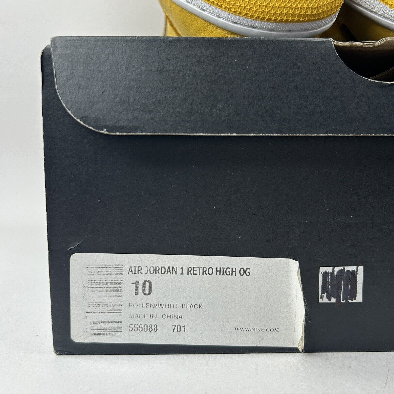 Jordan Brand Nike Shoes Air Jordan 1 Retro High OG “Pollen” 555088-701 Size US 10 / EU 43 - 8 Thumbnail