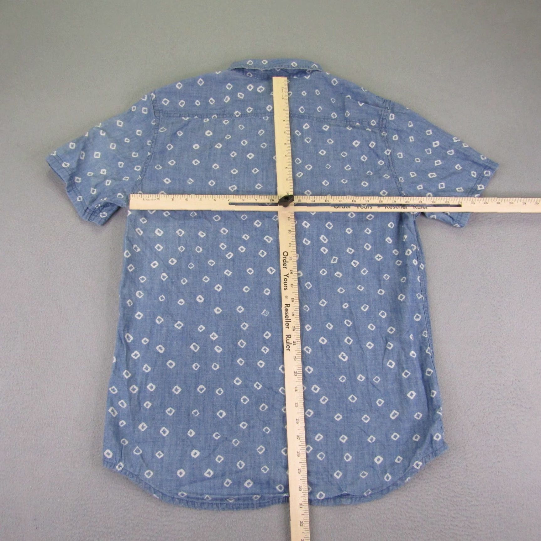 Quiksilver VINTAGE Quiksilver Shirt Mens Large Casual Button-Up Chambray Cotton Short Sleeve Blue 90s Surf Skate Size US L / EU 52-54 / 3 - 7 Thumbnail