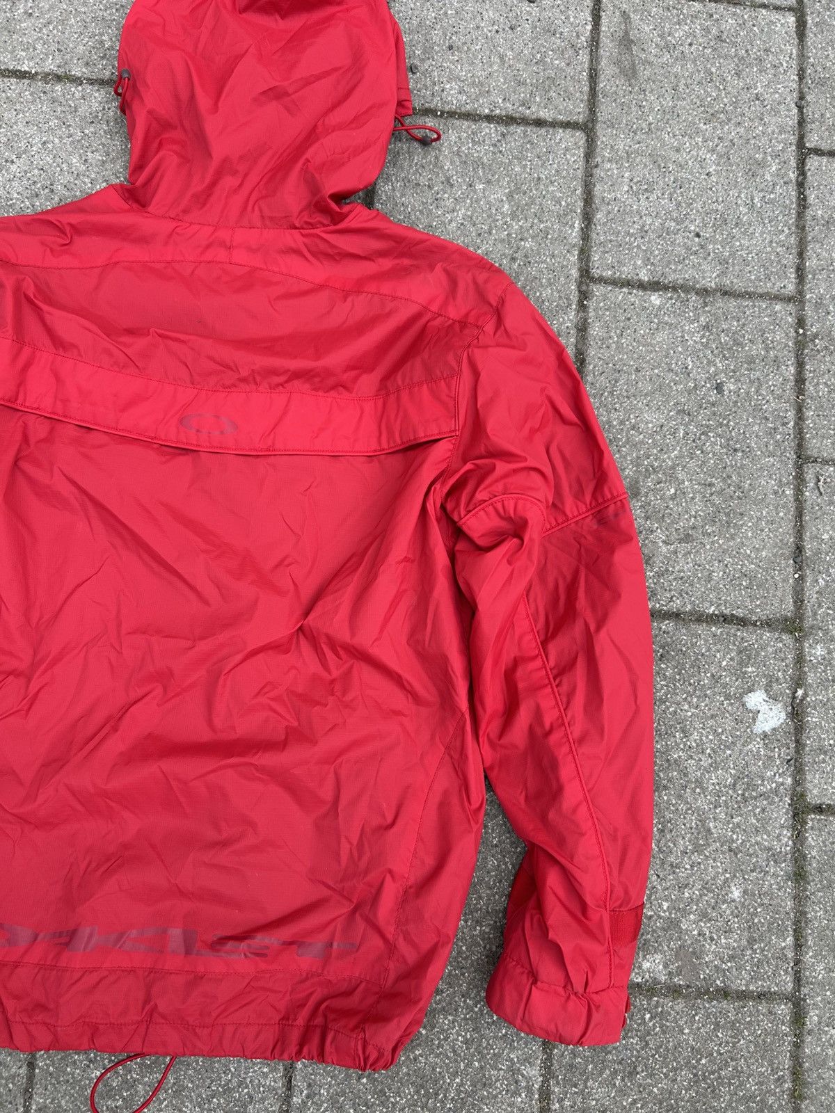 Oakley Oakley Vintage red Hooded Windbreaker Jacket with big Logo Size US S / EU 44-46 / 1 - 14 Thumbnail