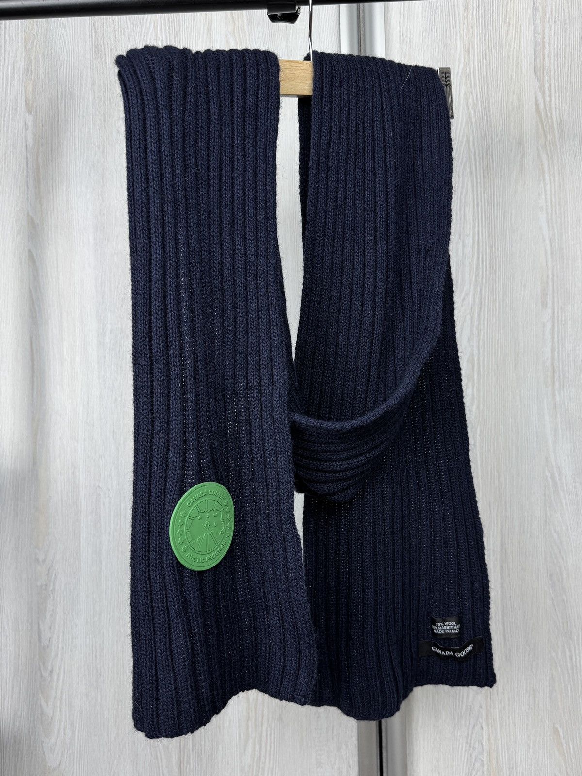 Canada Goose Canada Goose Rabbit Hair Wool Green patch navy blue scarf Size ONE SIZE - 6 Thumbnail