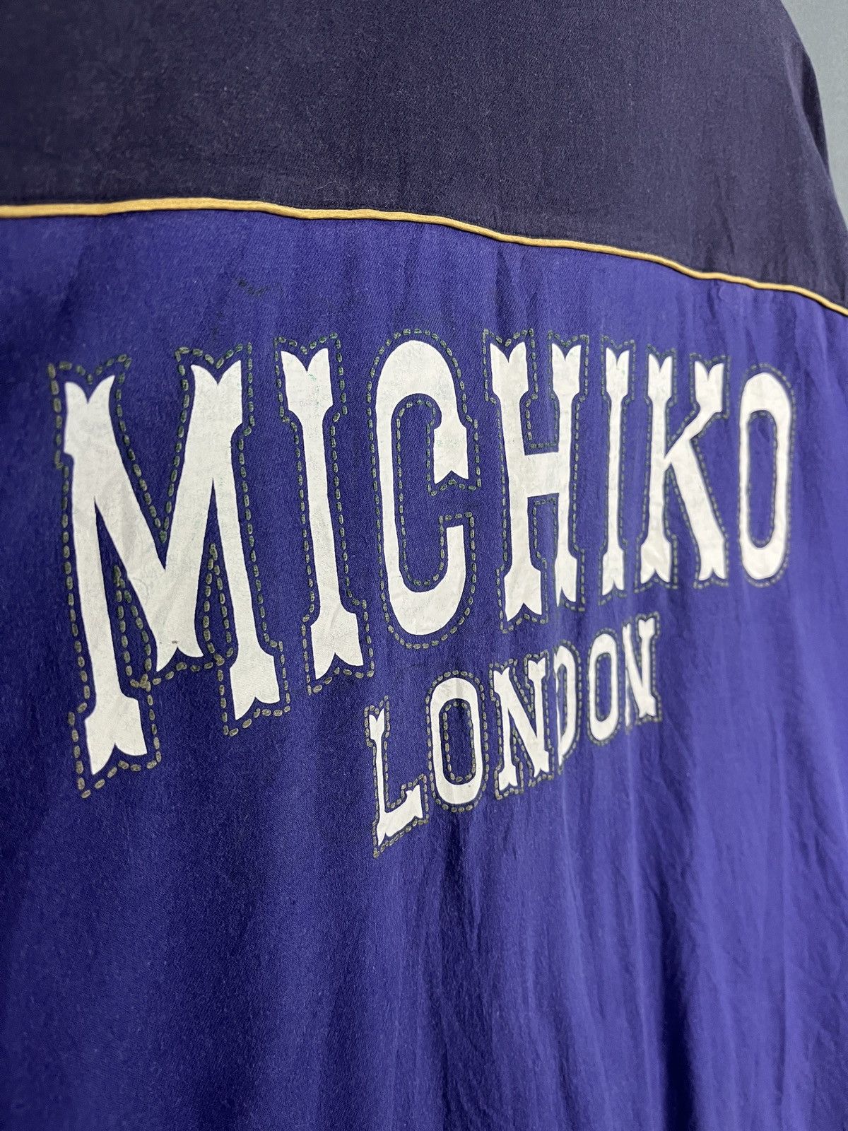 Michiko Koshino × Michiko Koshino London MICHIKO KOSHINO LONDON BUTTON UPS SHIRT SPELL OUT BACKHIT Size US L / EU 52-54 / 3 - 8 Thumbnail
