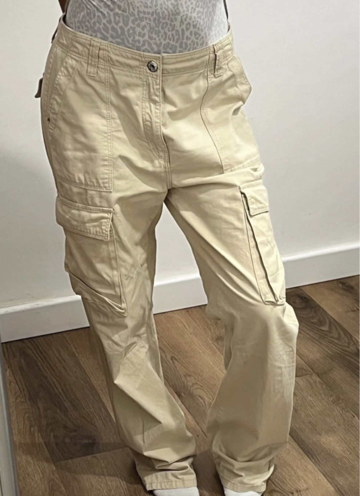 Bershka Beige medium-rised cargo pants Size 28" / US 6 / IT 42 - 3 Thumbnail