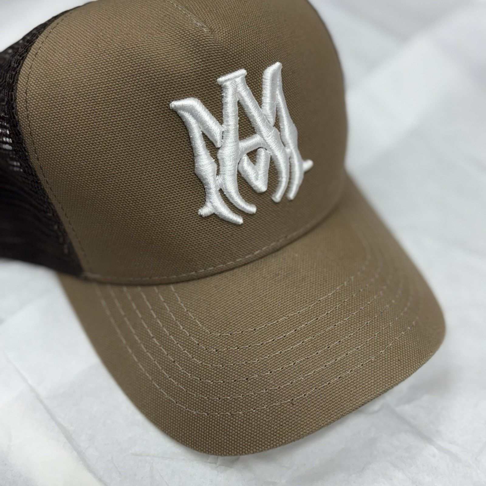 Amiri Amiri Logo Trucker Hat ' Ermine White ' | GREAT CONDITION! Size ONE SIZE - 5 Thumbnail