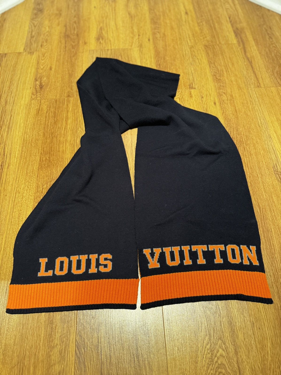 Louis Vuitton Louis Vuitton Navy orange scarf Size ONE SIZE - 1 Thumbnail