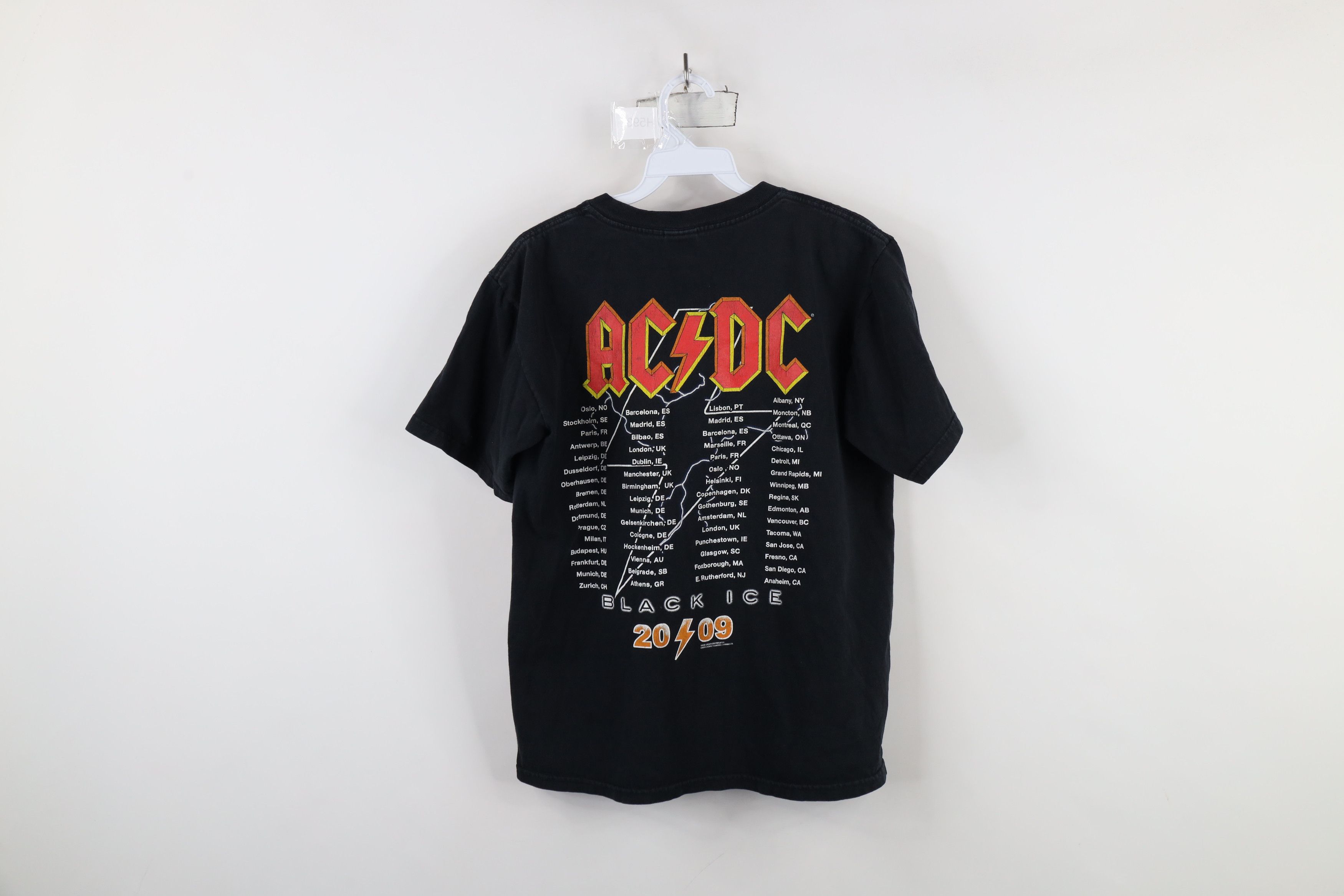 Vintage Vintage Y2K Black Ice World Tour ACDC Band T-Shirt Black Size US M / EU 48-50 / 2 - 11 Thumbnail