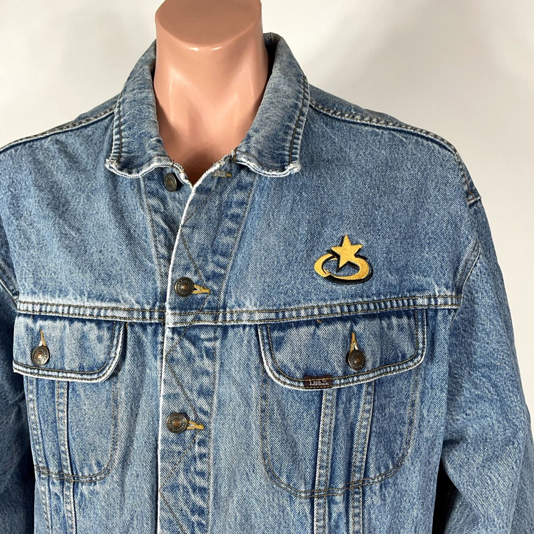Lee VTG Lee Denim Jean Jacket Embroidered Gold Star Canadian Tuxedo Sz XL Denim Work Jacket 1990s Blue Rockabilly Mens Size US 36 / EU 52 - 4 Thumbnail