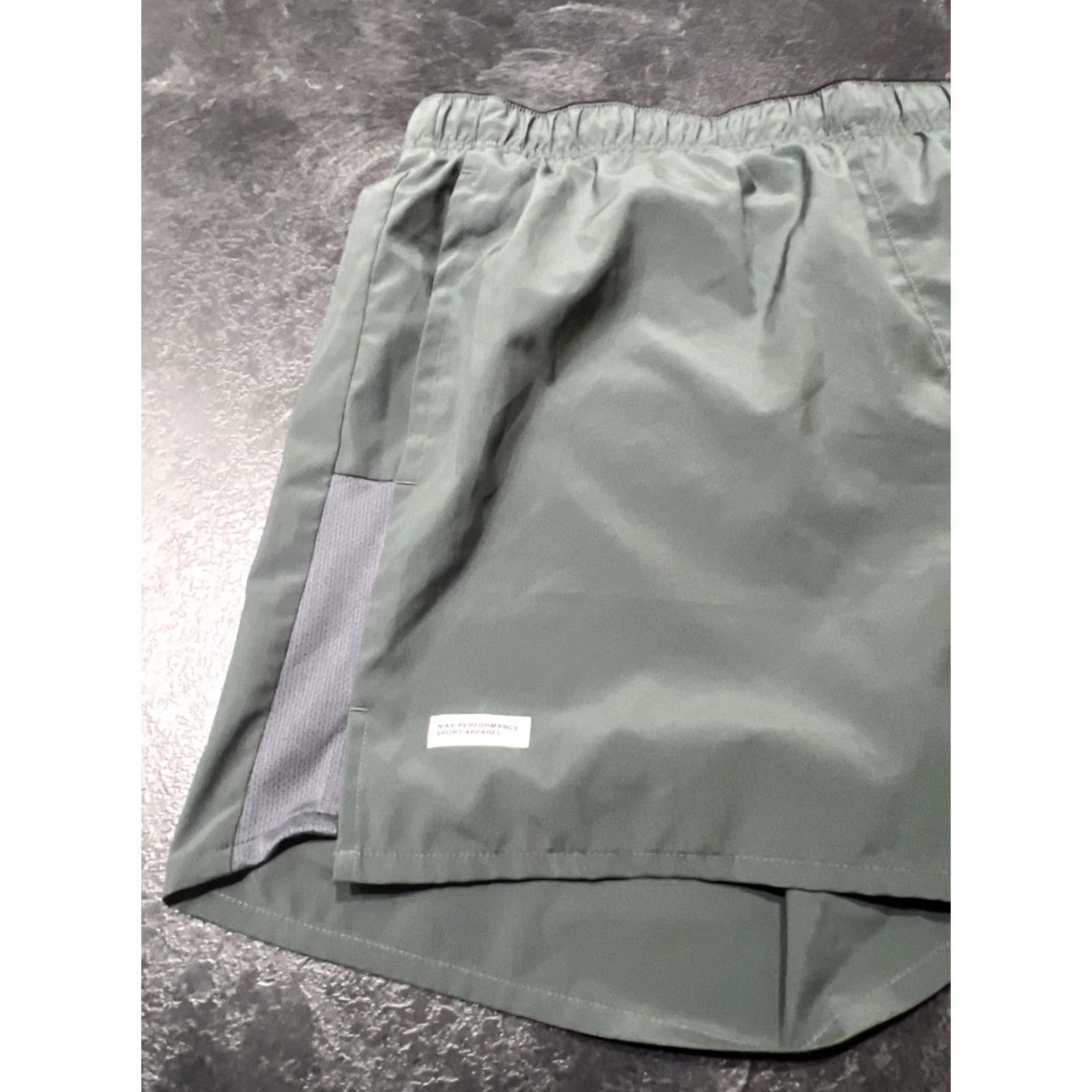 Nike Nike Challenger Flash Shorts Mens Lined Dri Fit Side Pockets 5" Inseam Green L Size US 33 - 2 Thumbnail
