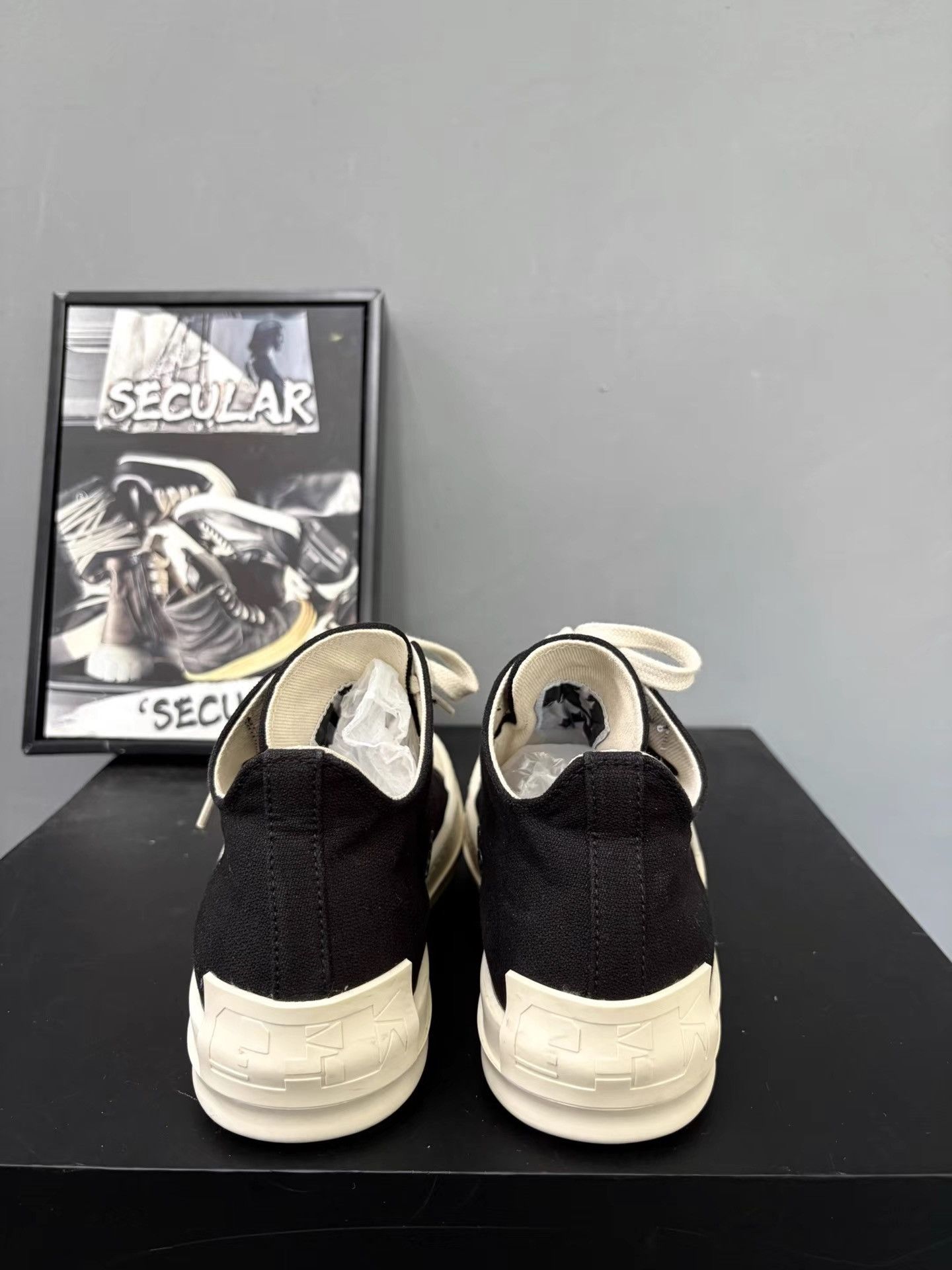 Rick Owens Rick Owens DRKSHDW Canvas Low-Top Sneakers K34 Size US 6 / IT 36 - 7 Thumbnail