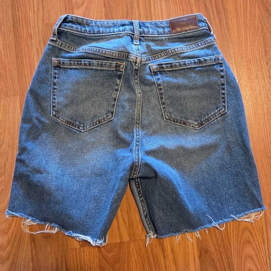 Hollister Hollister Curvy High Rise Blue Mom Jean Shorts - SizeW26 L15 Size 26" / US 2 / IT 38 - 4 Thumbnail