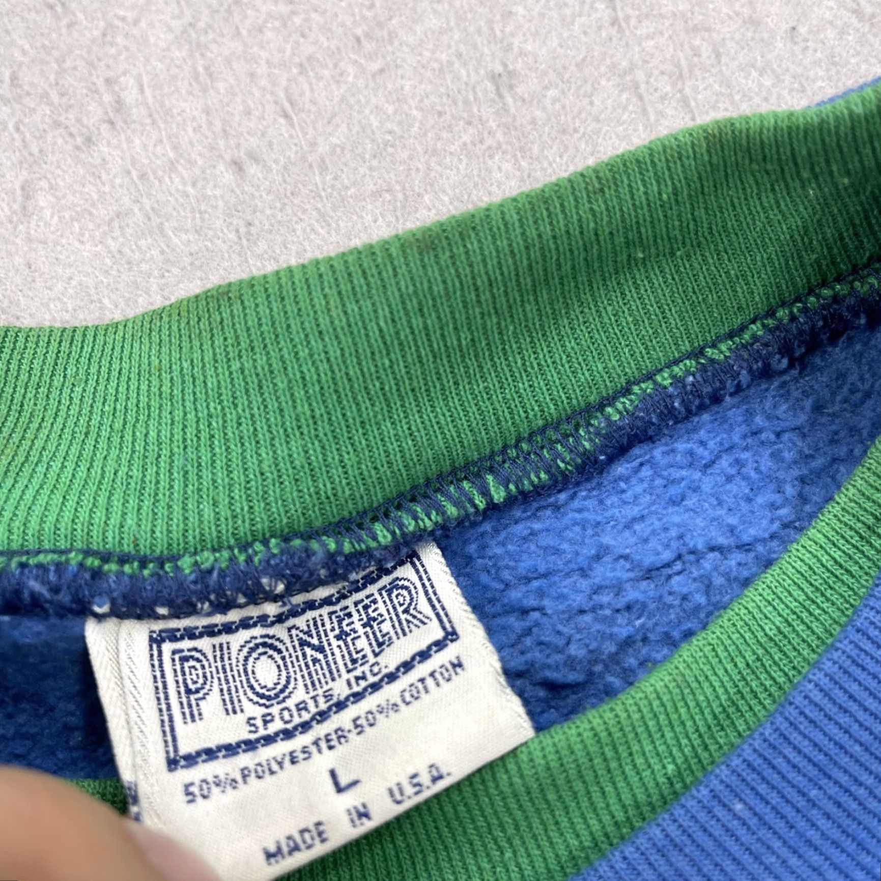 Vintage VINTAGE Pioneer Golf Sweatshirt Mens L Blue Embroidered 90s Crewneck "Pullover" (Note: only use words from original title; adjust punctuation minimal) Size US L / EU 52-54 / 3 - 4 Thumbnail