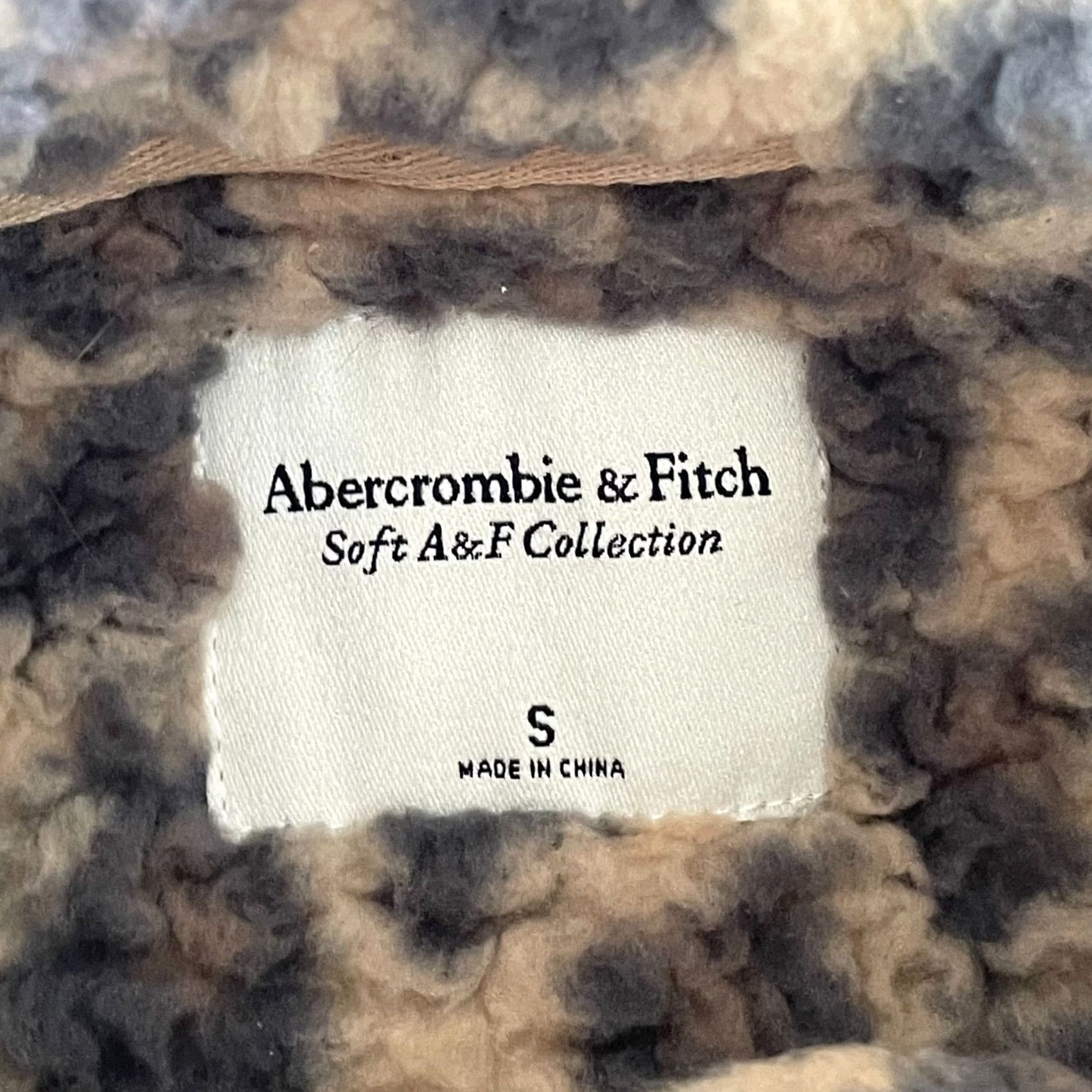 Abercrombie & Fitch Abercrombie & Fitch Soft Collection 1/4 Zip Sweater Women Small Animal Print NEW Size S / US 4 / IT 40 - 2 Thumbnail