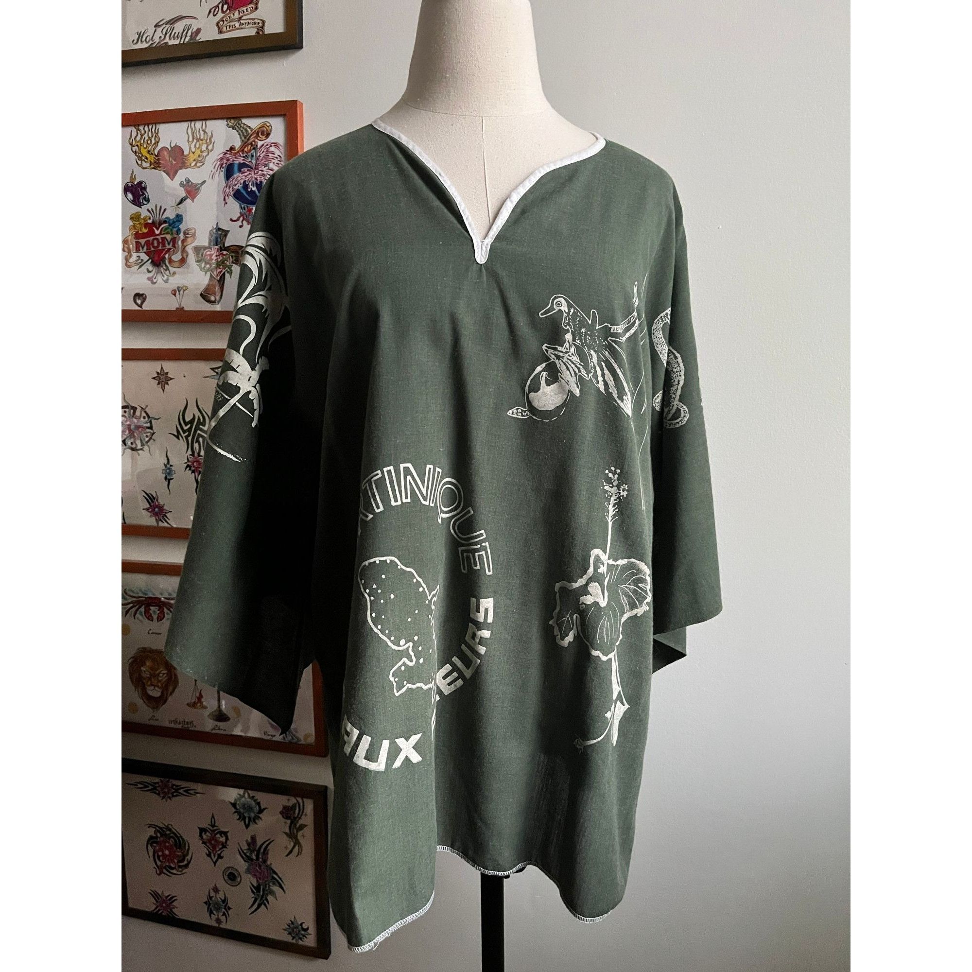 Vintage 90s vintage tee tunic Martinique flower island shirt 1990s Size US XL / EU 56 / 4 - 5 Thumbnail