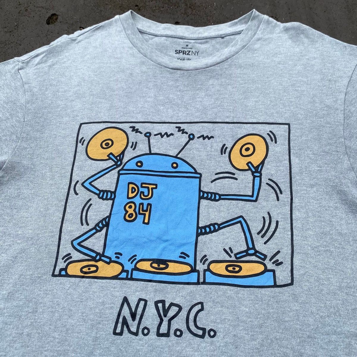 Uniqlo RARE ‼️ Keith Haring Size US M / EU 48-50 / 2 - 2 Thumbnail