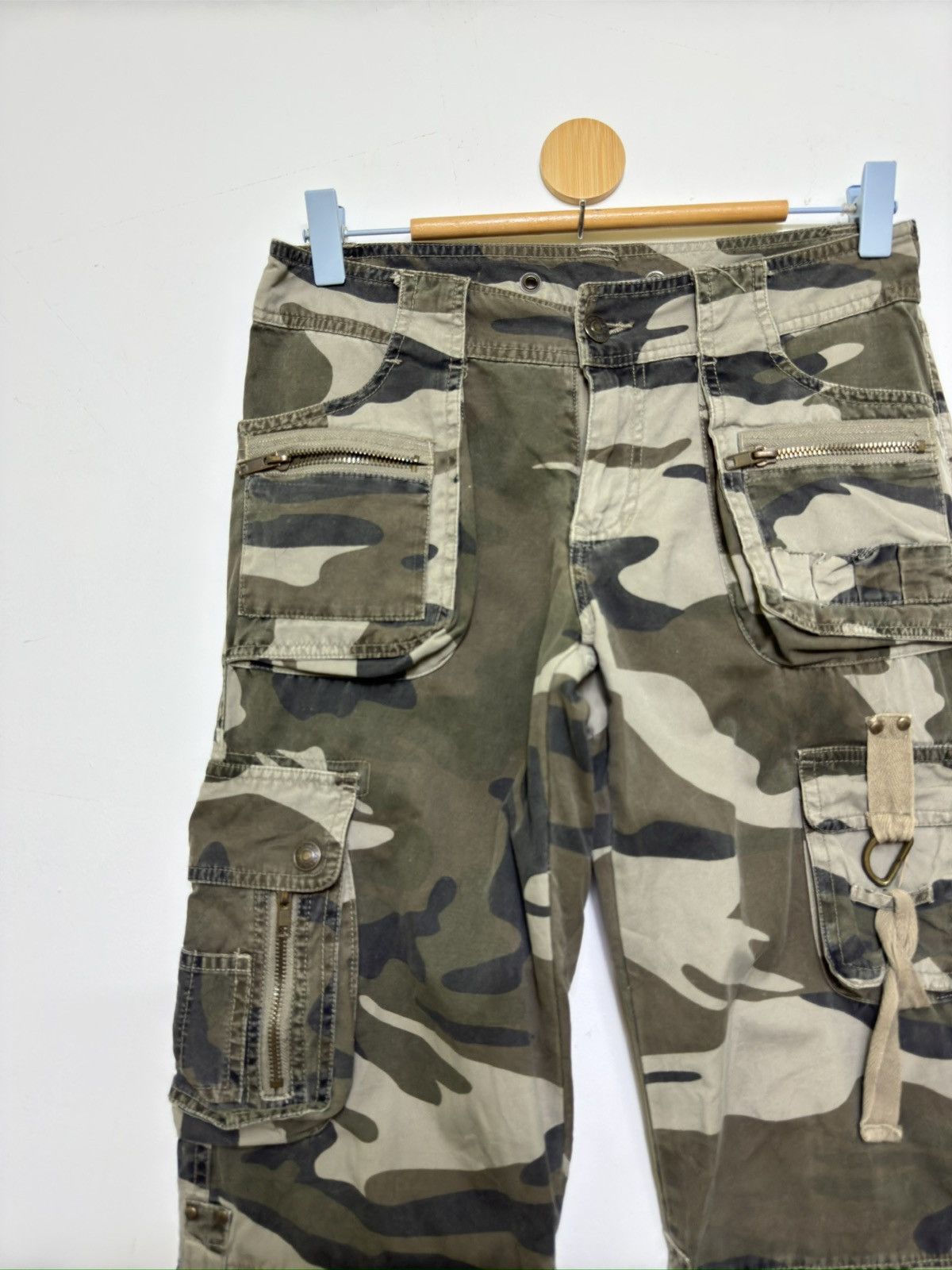 Japanese Brand Flare Camo Tactical Multi-Pocket Low Rise Raspberry Style Size US 27 - 4 Thumbnail