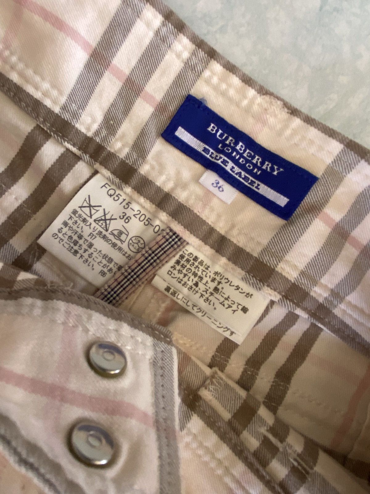 Burberry Burberry Blue Label nova check shorts pink accent stripe. Size 28" / US 6 / IT 42 - 10 Thumbnail