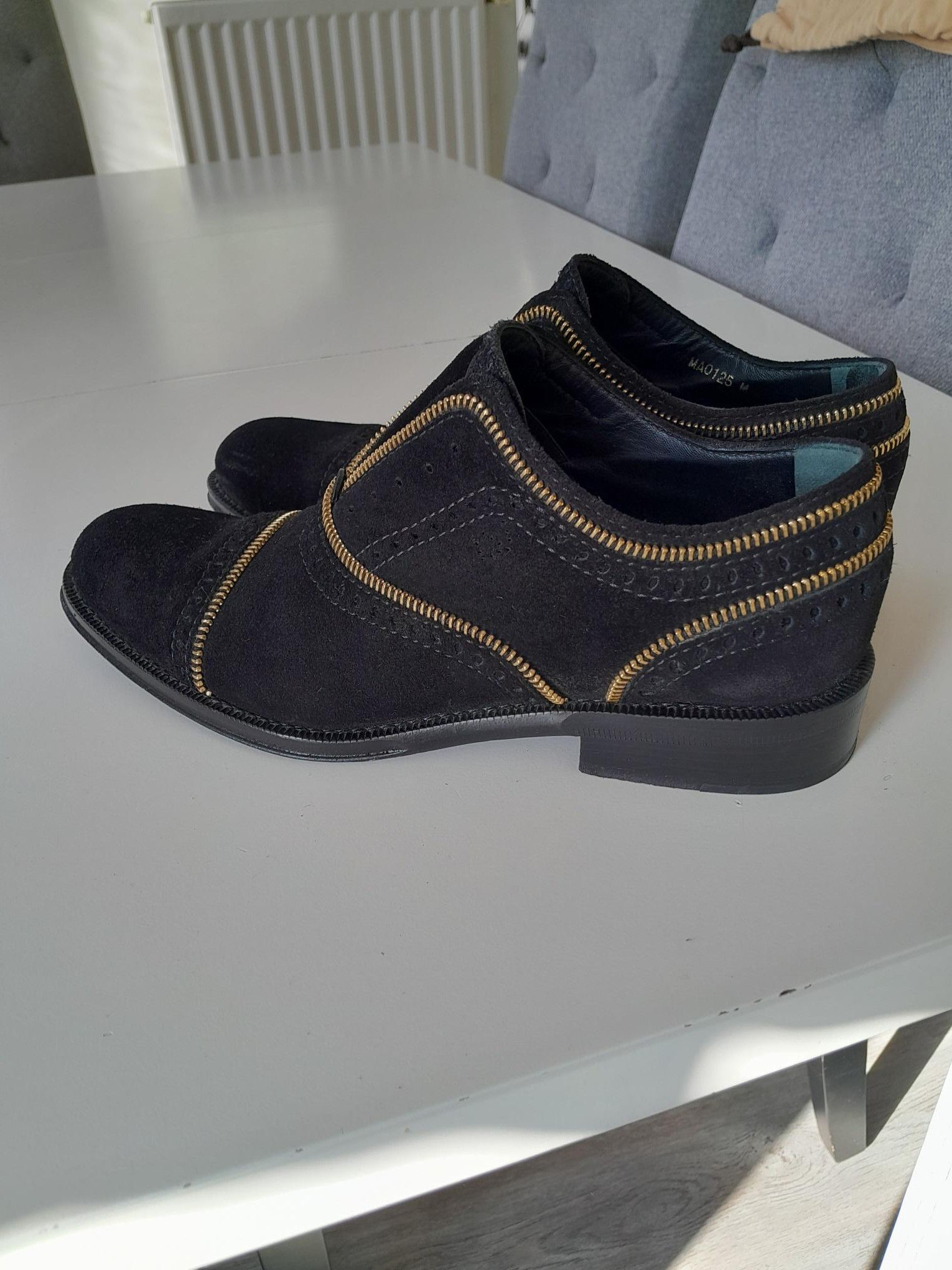 Louis Vuitton CHAUSSURES LOUIS VUITTON TOMBOY Size US 7.5 / IT 37.5 - 9 Thumbnail