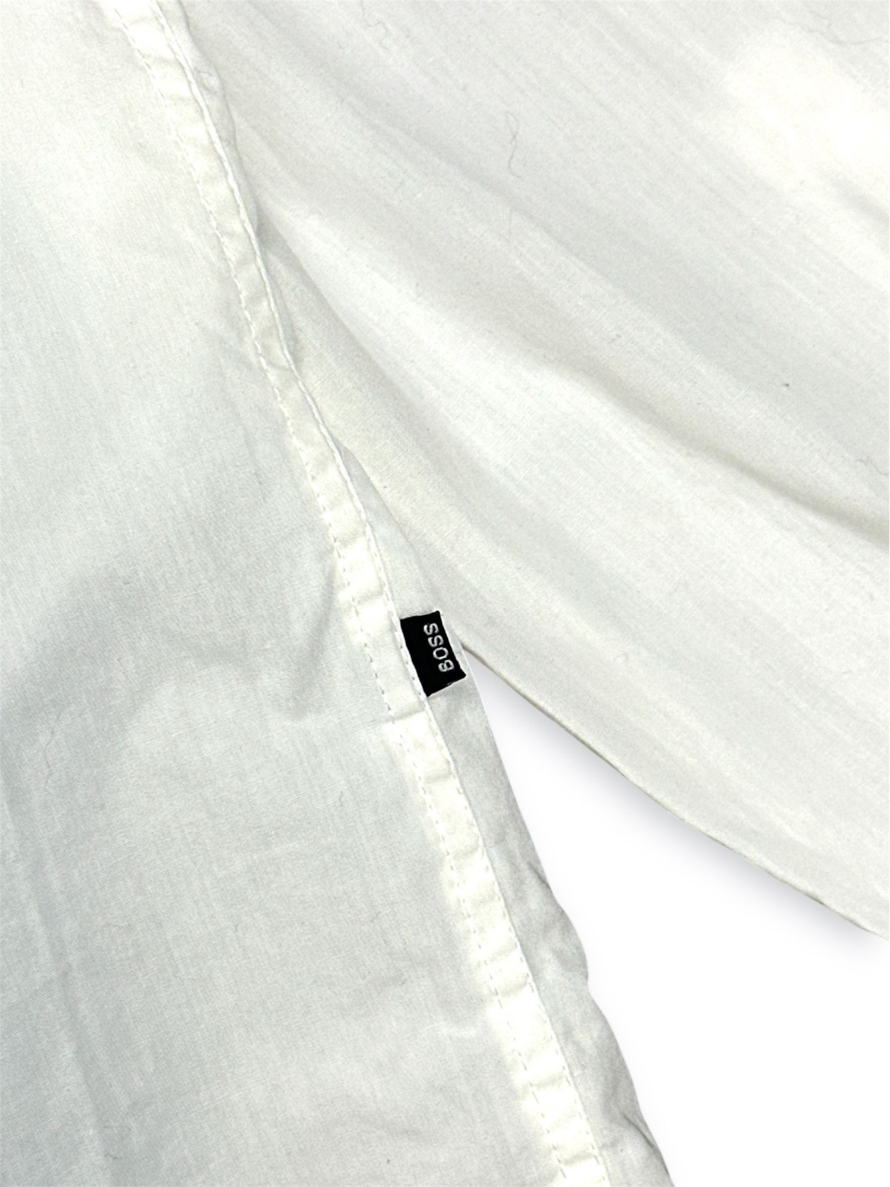 Hugo Boss Hugo Boss Printed Distressed designer vintage shirt Size US XL / EU 56 / 4 - 5 Thumbnail