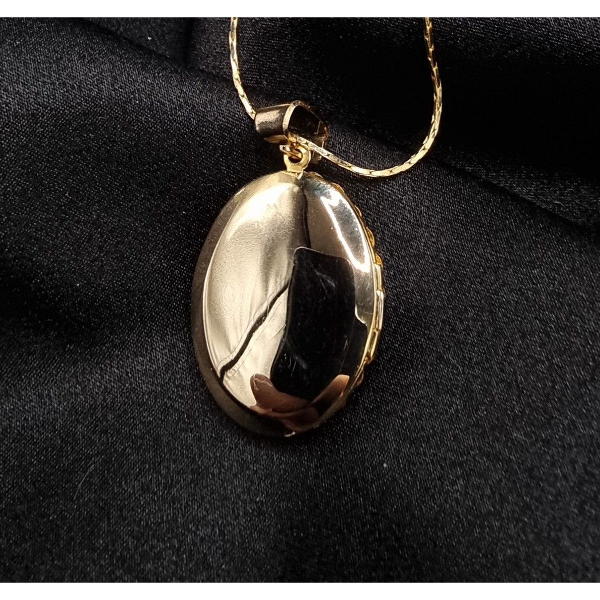 Vintage Vintage 1970's-1980's Oval Goldtone Locket Necklace With Fau Size ONE SIZE - 4 Thumbnail