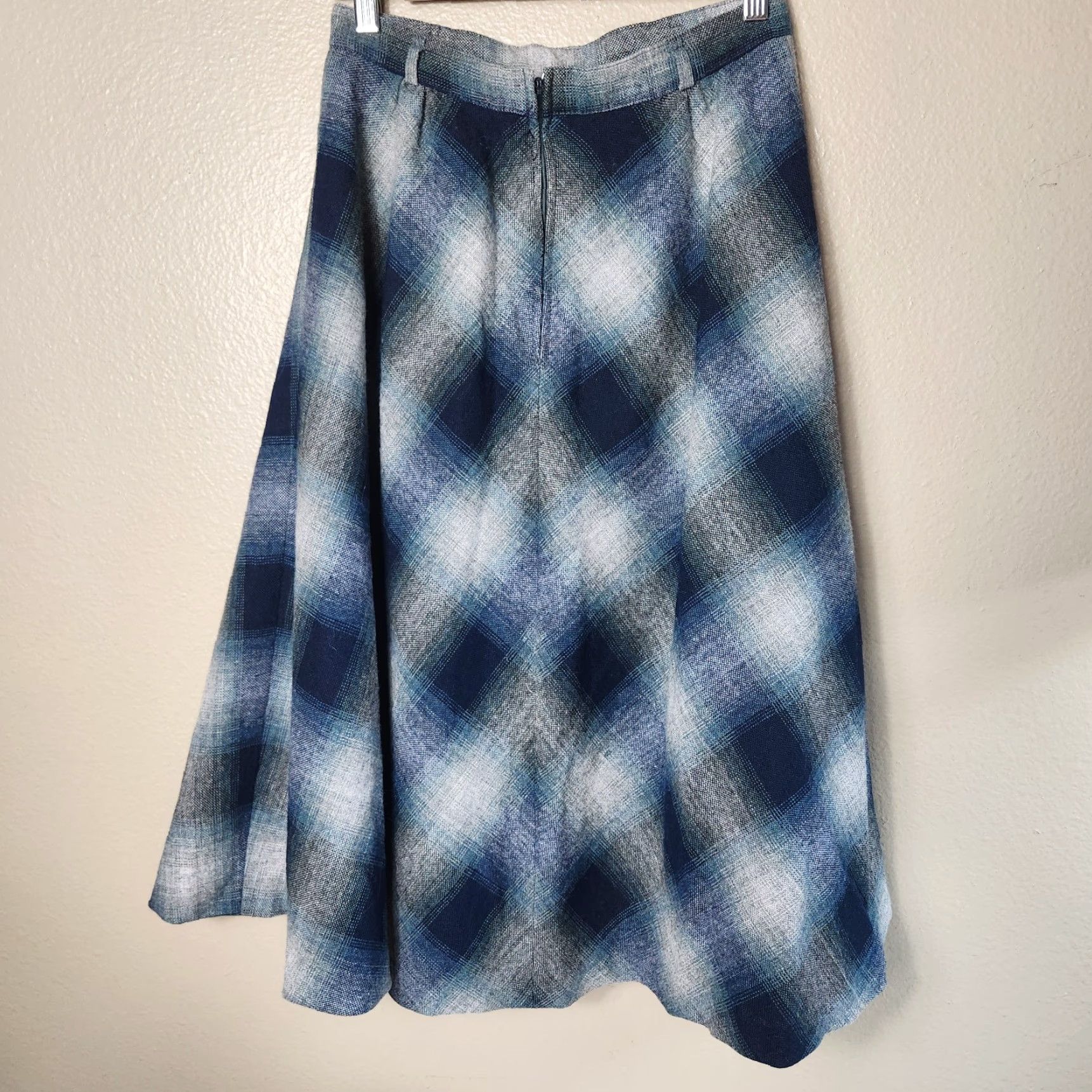 Vintage VINTAGE Panther Skirt Womens Midi Full Wool/Trevira Polyester Blend 80s Plaid High Rise Zip Lined Flare XS Blue Patttern? Size 26" / US 2 / IT 38 - 4 Thumbnail