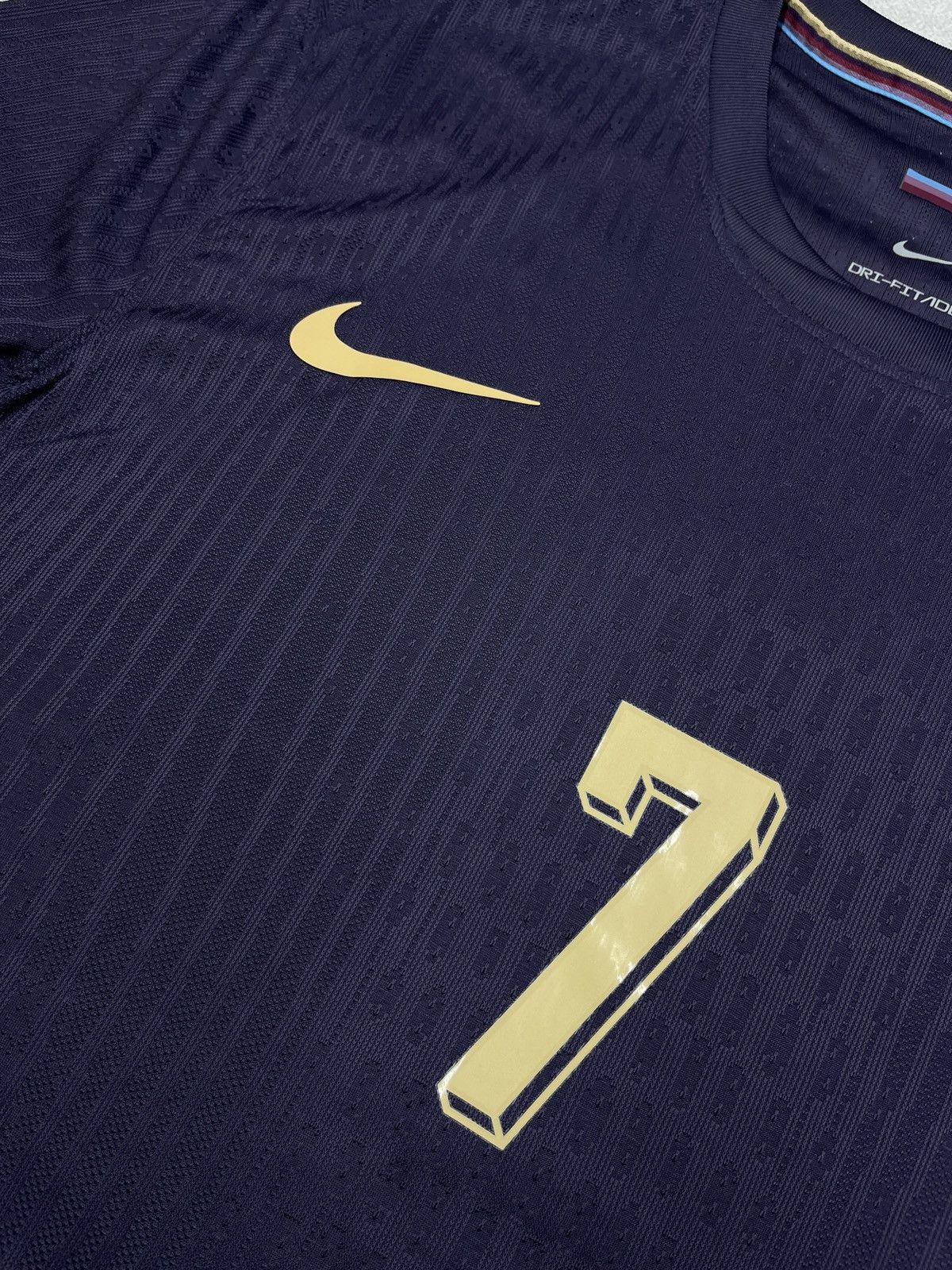 Nike Nike England 2024-2025 Grealish 7 Soccer Jersey Football Size US L / EU 52-54 / 3 - 7 Thumbnail