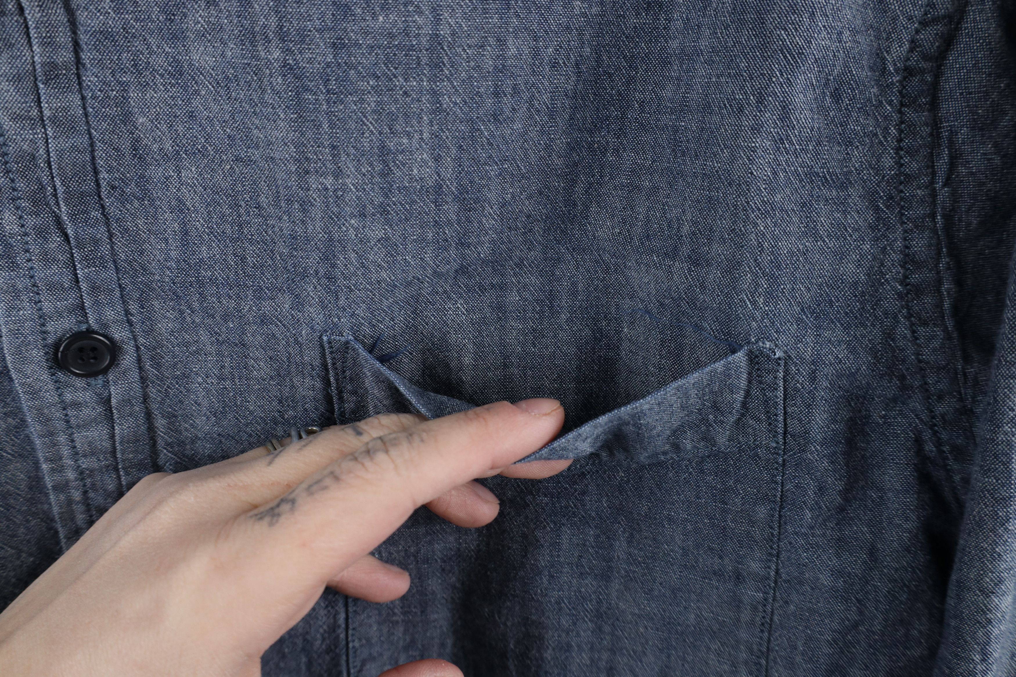 Banana Republic × Vintage Banana Republic Fit Chambray Collared Button Down Shirt Blue Size US L / EU 52-54 / 3 - 5 Thumbnail