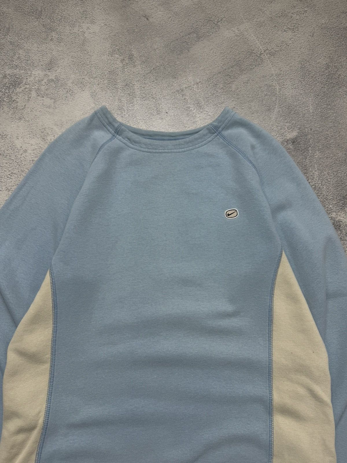 Nike Vintage Y2K Nike Mini Swoosh Sweatshirt 00’s Size US L / EU 52-54 / 3 - 5 Thumbnail